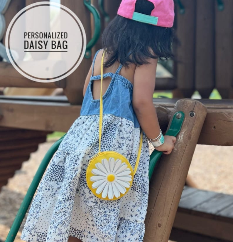 Girls Personalized Name Handbag Daisy Flower First Purse School Bag Princess Toddlers Kids Babies 4, 5, 6 Year Old Birthday Graduation Gift